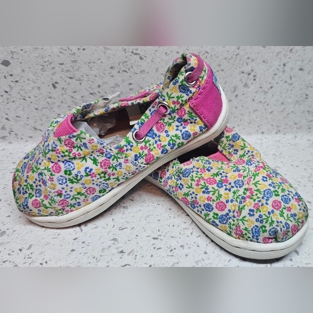 Adjustable Floral Toms